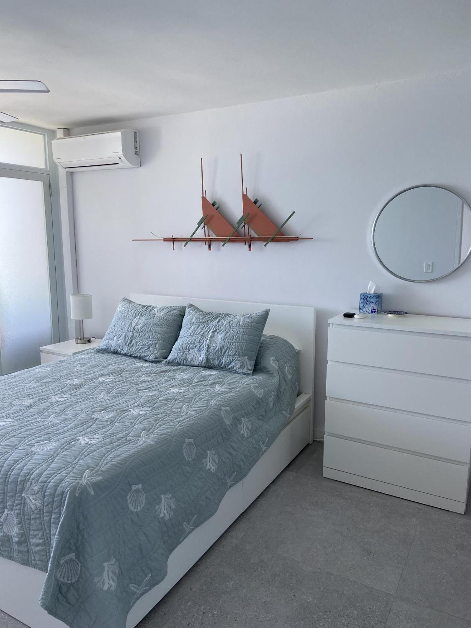 Kasa Blue Ocean - 2 Bed 2 Bath For 4 Ocean View Balcony Beachfront Pool Apartment
