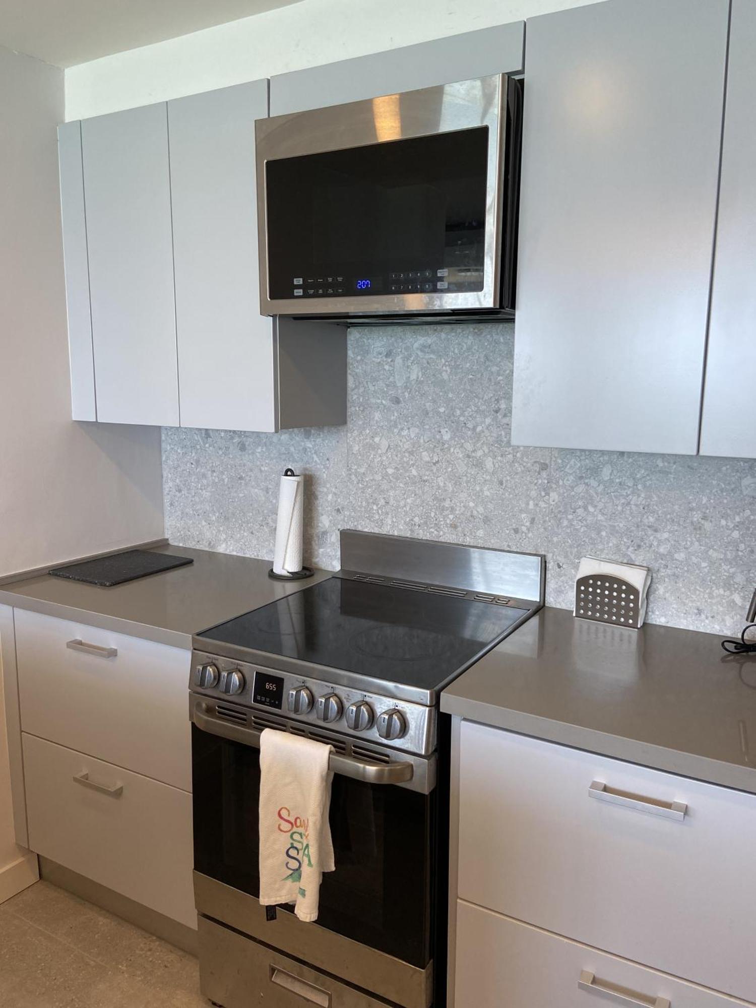 Apartment Kasa Blue Ocean - 2 Bed 2 Bath For 4 Ocean View Balcony Beachfront Pool *