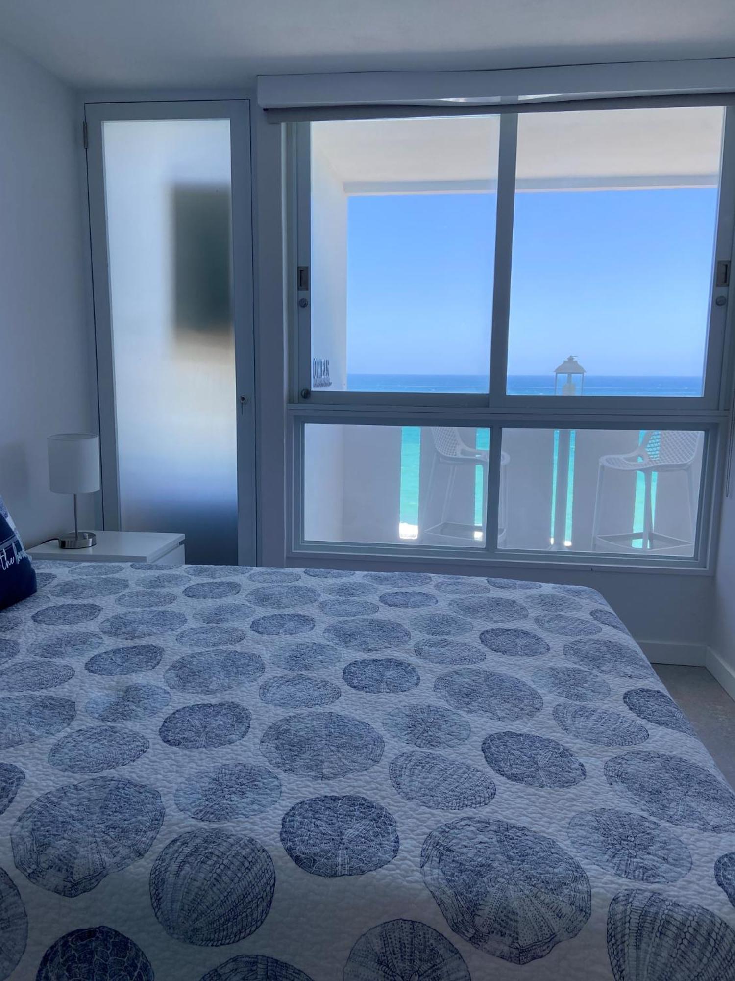 Kasa Blue Ocean - 2 Bed 2 Bath For 4 Ocean View Balcony Beachfront Pool *