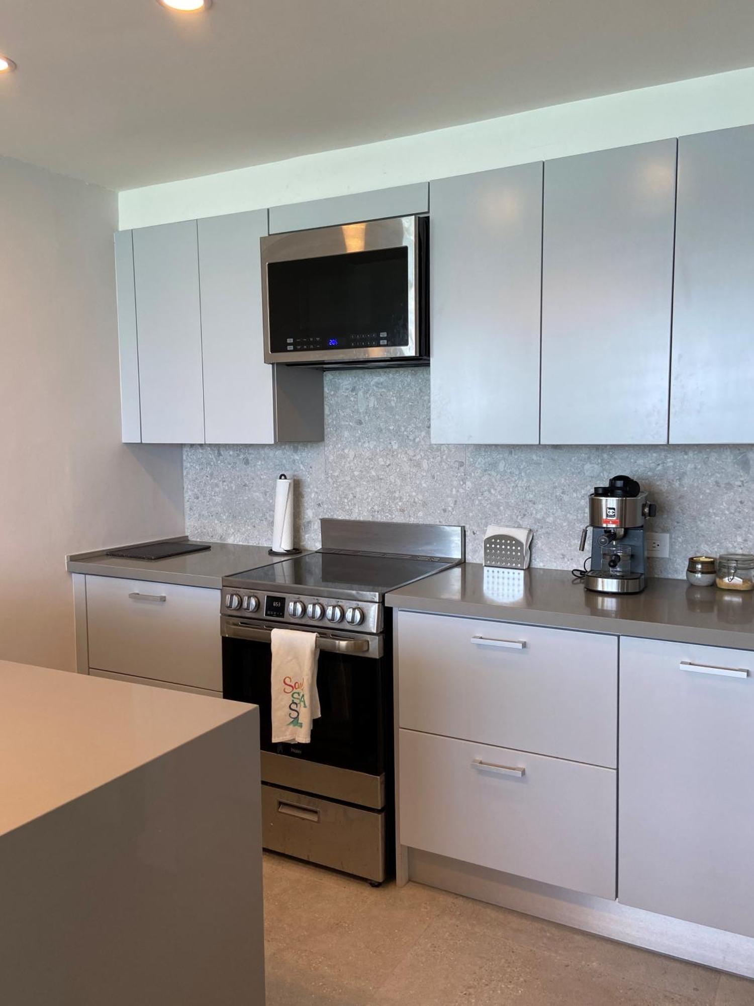 Kasa Blue Ocean - 2 Bed 2 Bath For 4 Ocean View Balcony Beachfront Pool San Juan