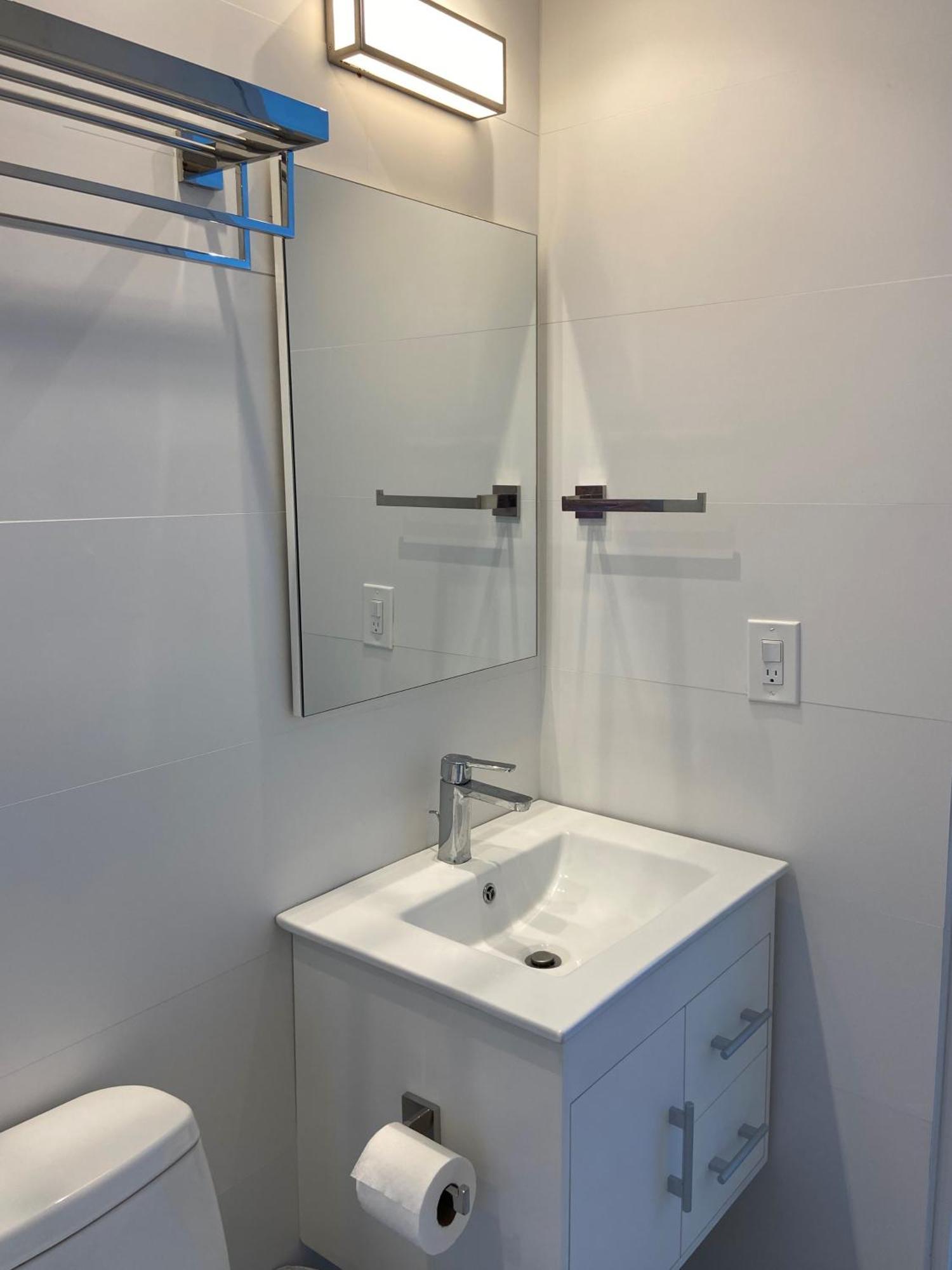 Apartment Kasa Blue Ocean - 2 Bed 2 Bath For 4 Ocean View Balcony Beachfront Pool *