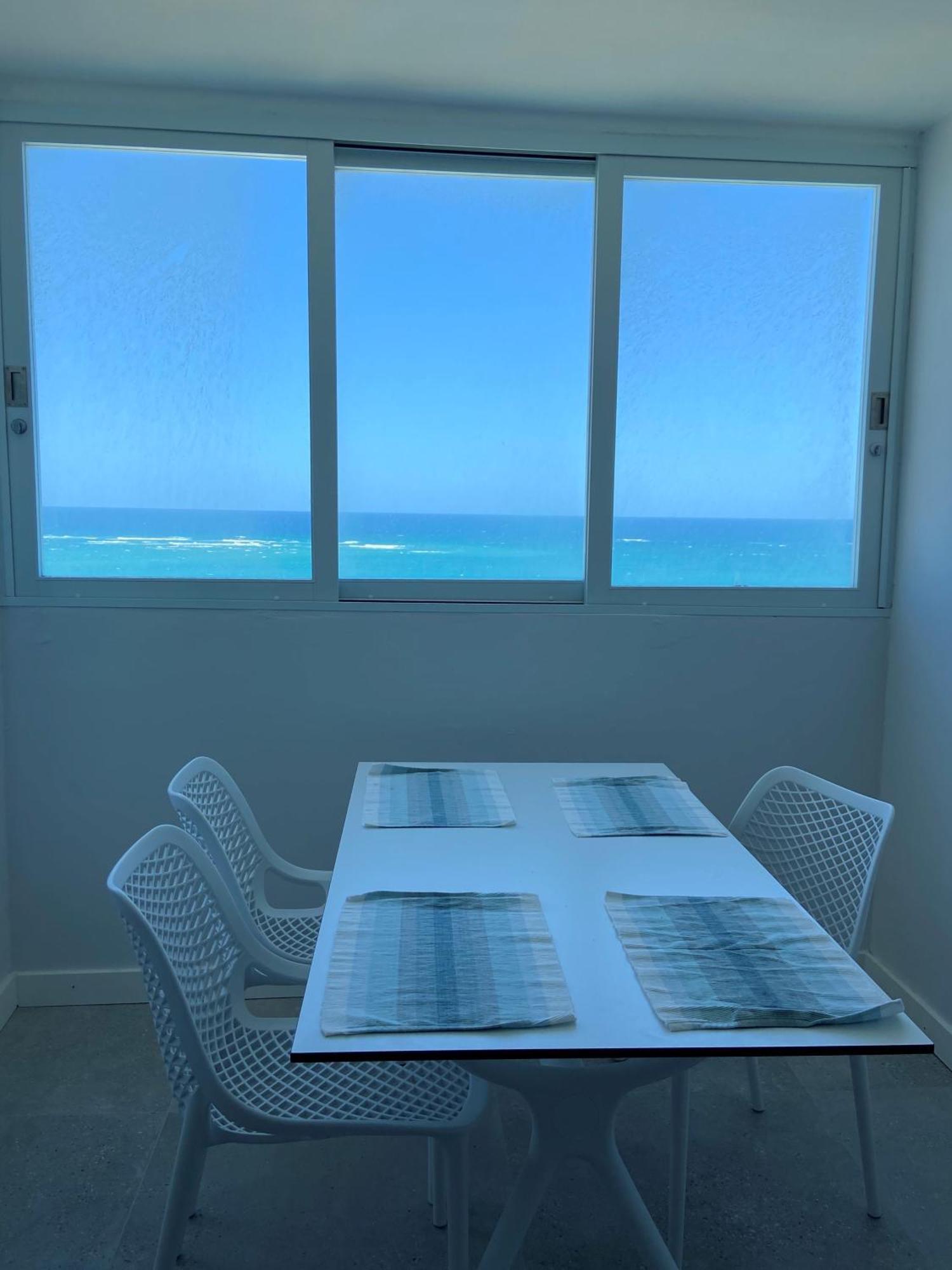 Kasa Blue Ocean - 2 Bed 2 Bath For 4 Ocean View Balcony Beachfront Pool Apartment *