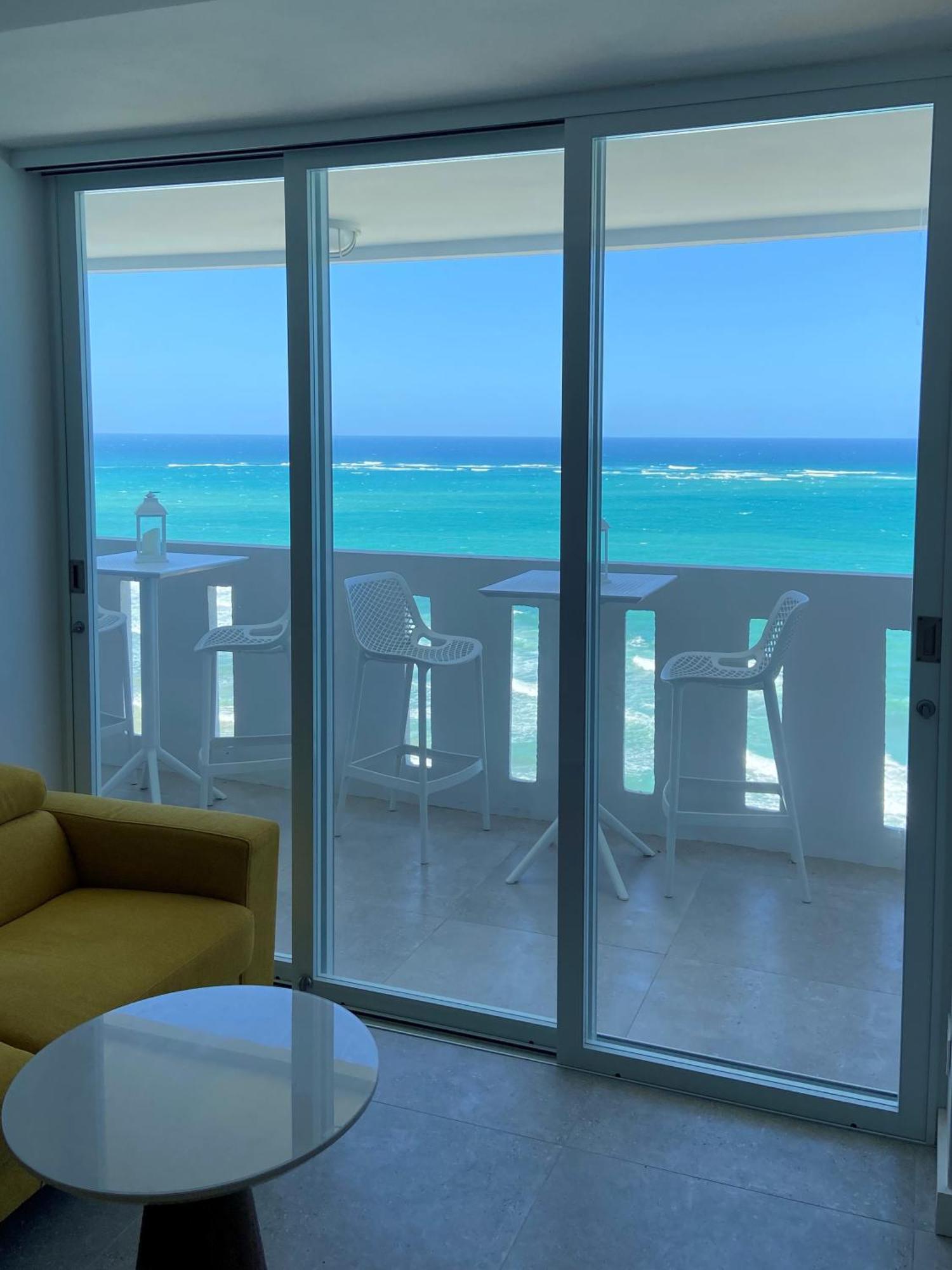 Kasa Blue Ocean - 2 Bed 2 Bath For 4 Ocean View Balcony Beachfront Pool Apartment San Juan