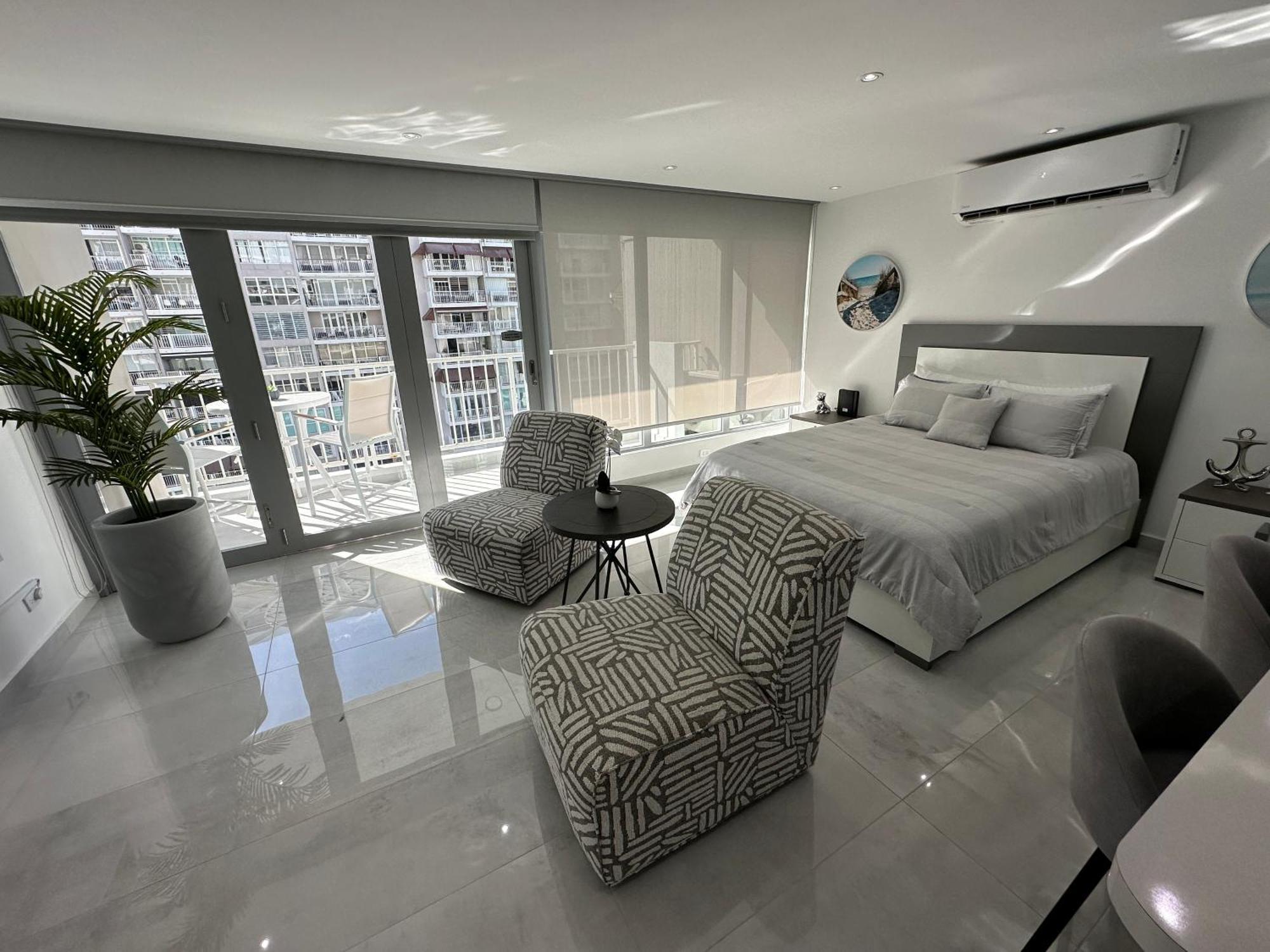 Ocean Front Coral Luxury Apartment