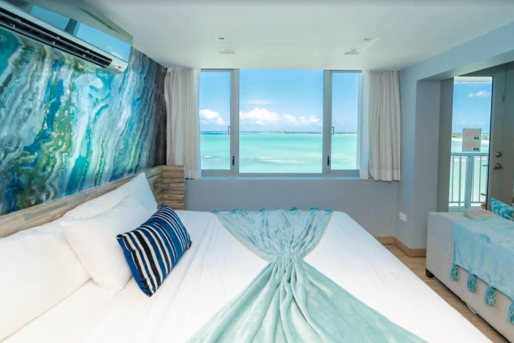 Enchanted Honeymoon Isla Beachfront Holiday home