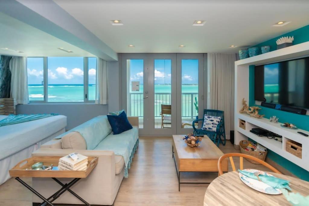 Enchanted Honeymoon Isla Beachfront Holiday home *