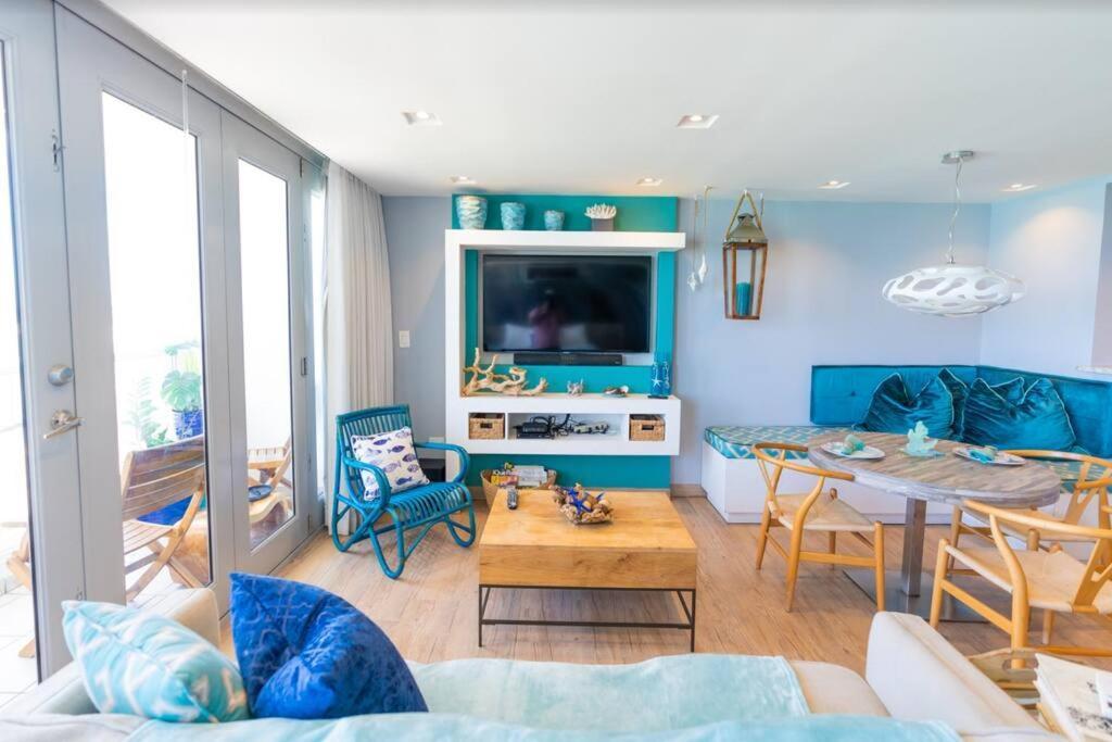 Enchanted Honeymoon Isla Beachfront Holiday home *