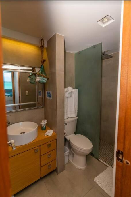 Enchanted Honeymoon Isla Beachfront Holiday home *