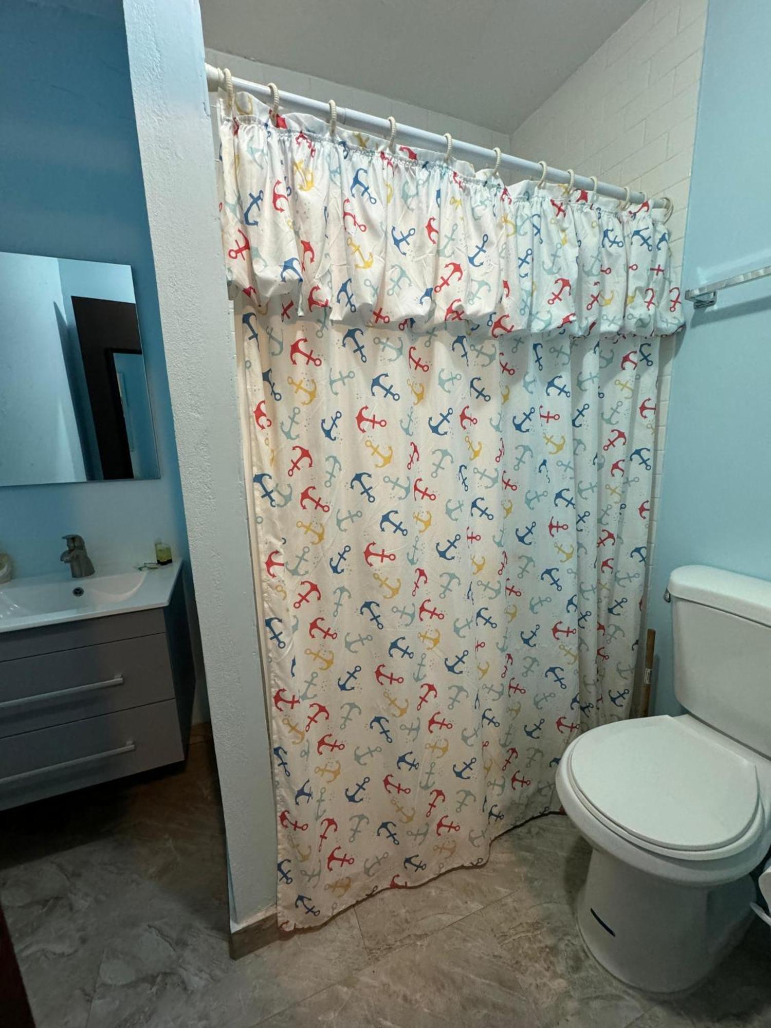 Apartment Laguna Spacious Private Near And Famous Restaurants, Unit 2 *