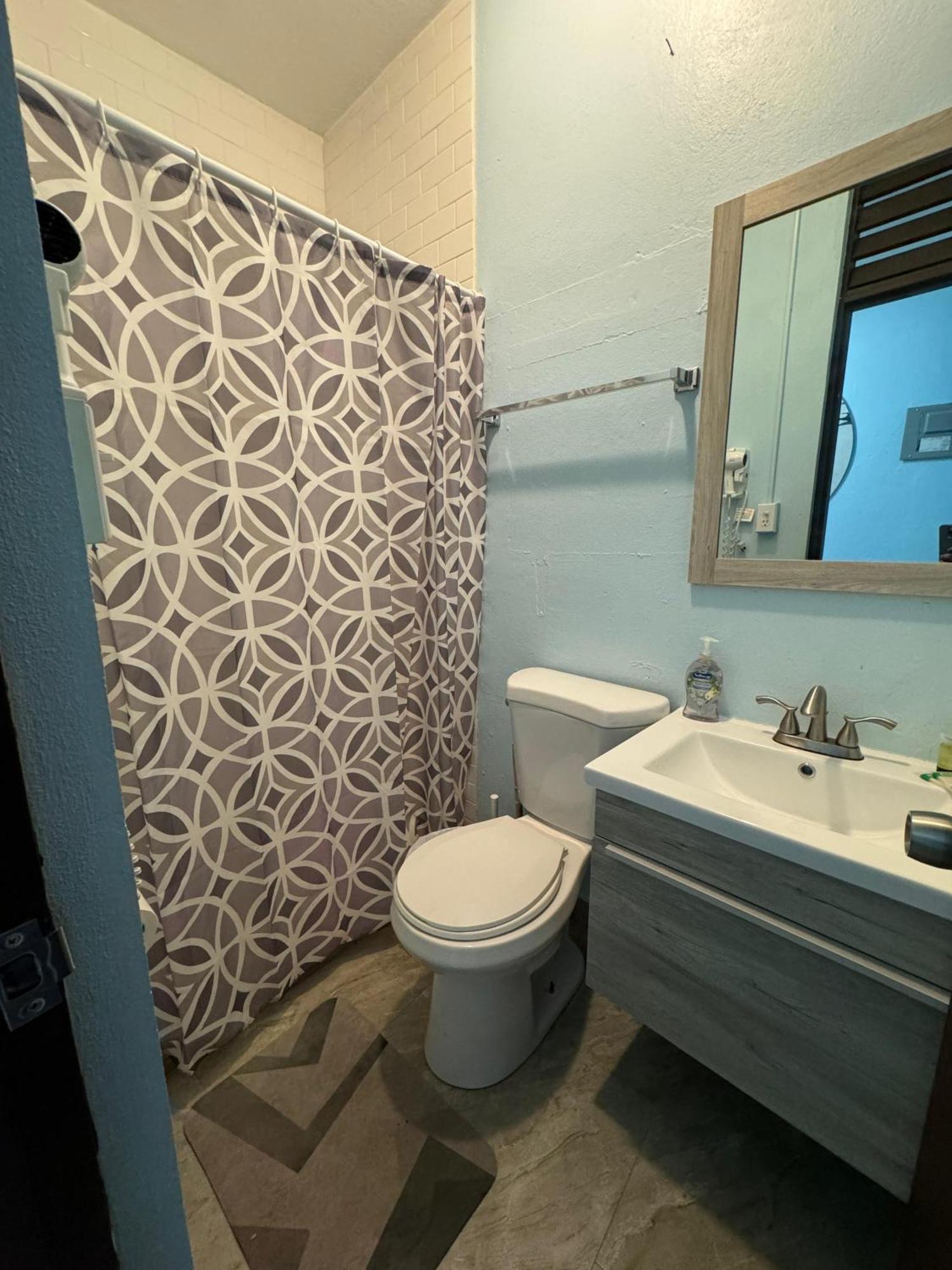 Apartment Laguna Spacious Private Near And Famous Restaurants, Unit 2 San Juan
