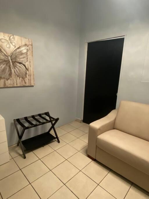 Fiesta Spot At La Placita 3 Bedroom And 2 Bathrooms Apartment *