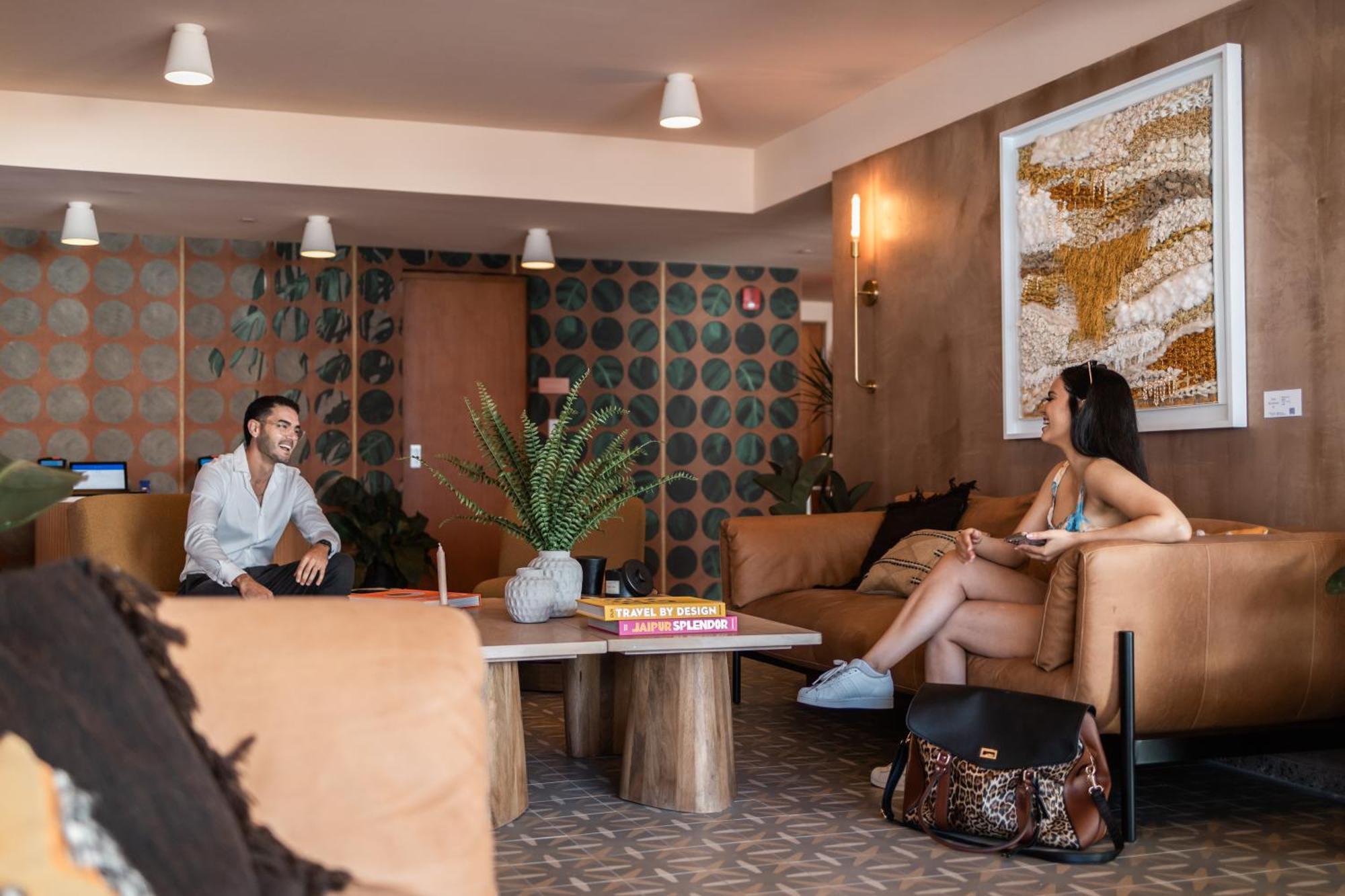 Aparthotel Hibird- And 4*