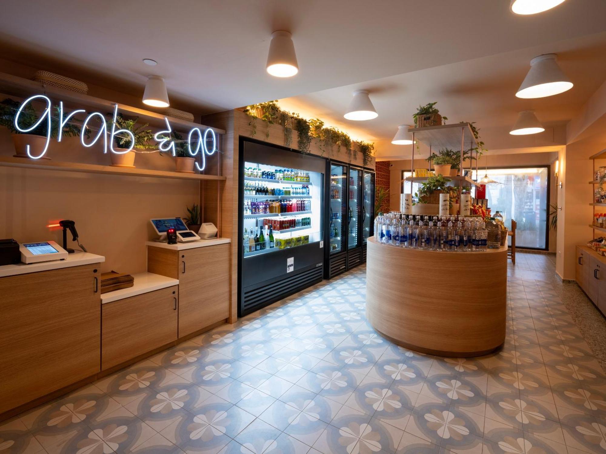 Hibird- And Aparthotel 4*