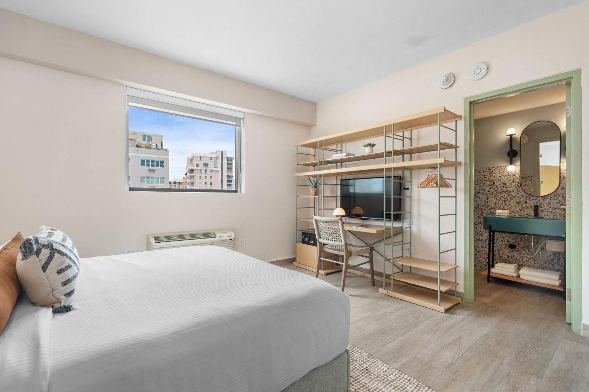 Hibird- And Aparthotel