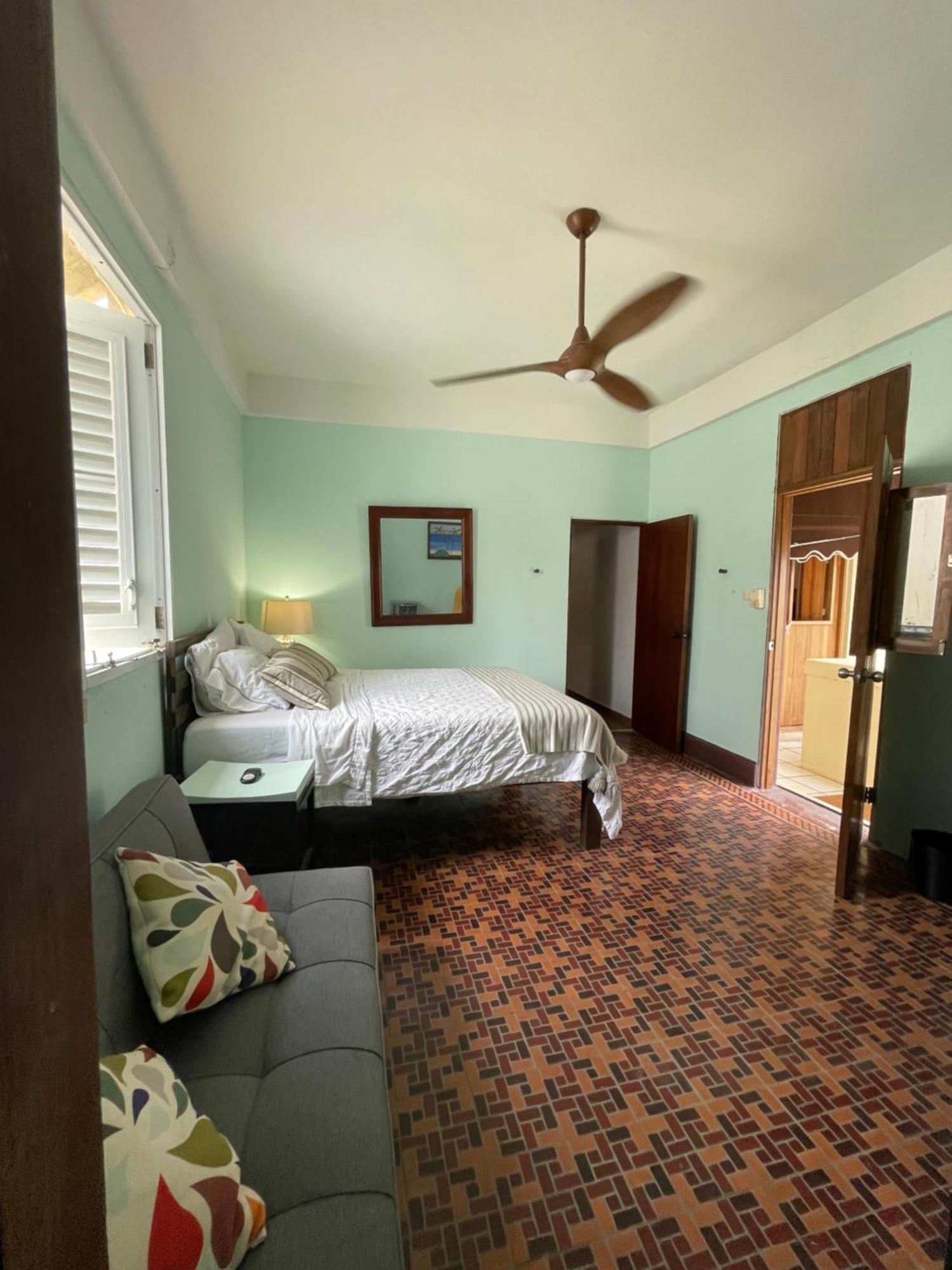 Fresh Tropical Colonial Style Walk-up- Rooftop Terrace- View Apartment *