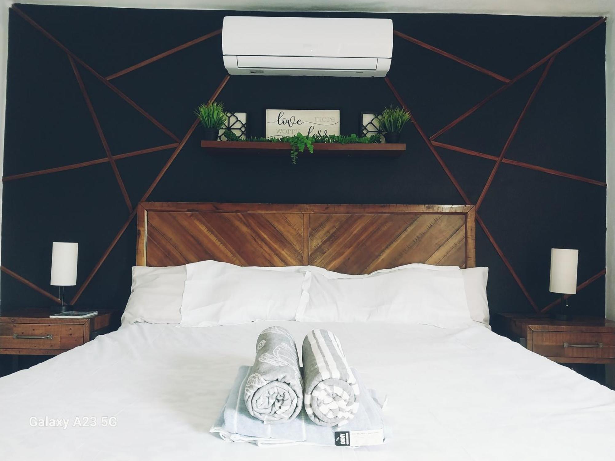 Deluxe In Guest house *