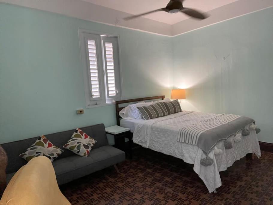 Fresh Tropical Colonial Style Walk-up- Rooftop Terrace- View Apartment San Juan