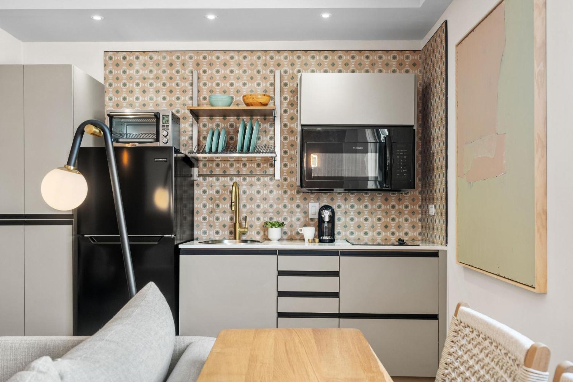 Aparthotel Hibird- And 4*