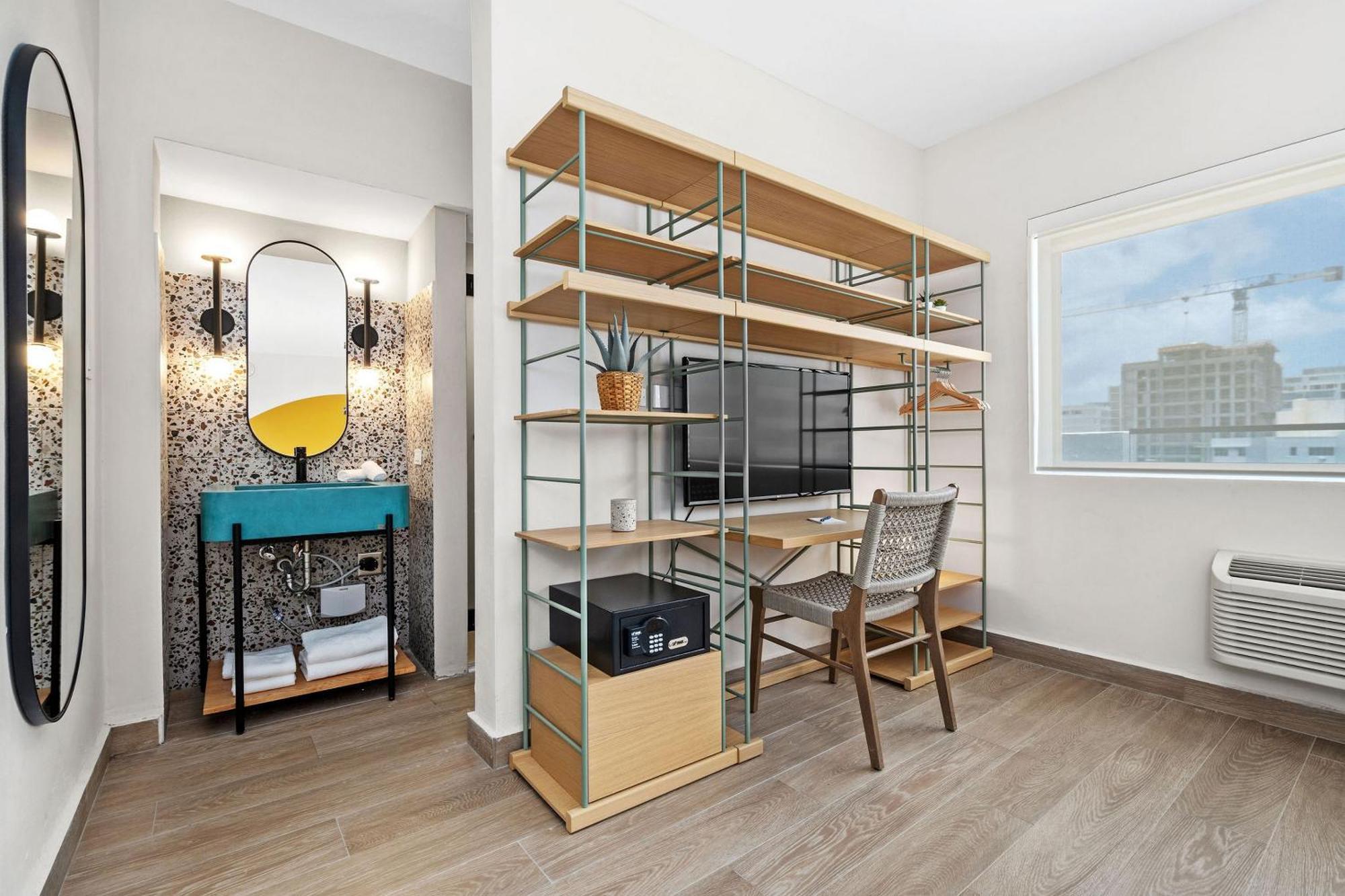 Hibird- And Aparthotel 4*