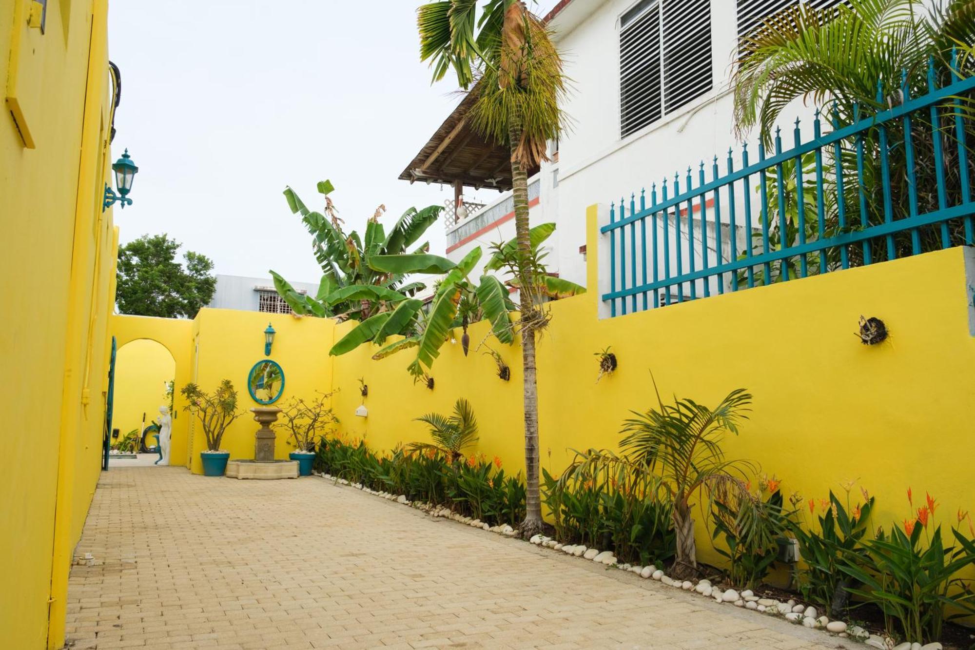 Casa Amarilla
