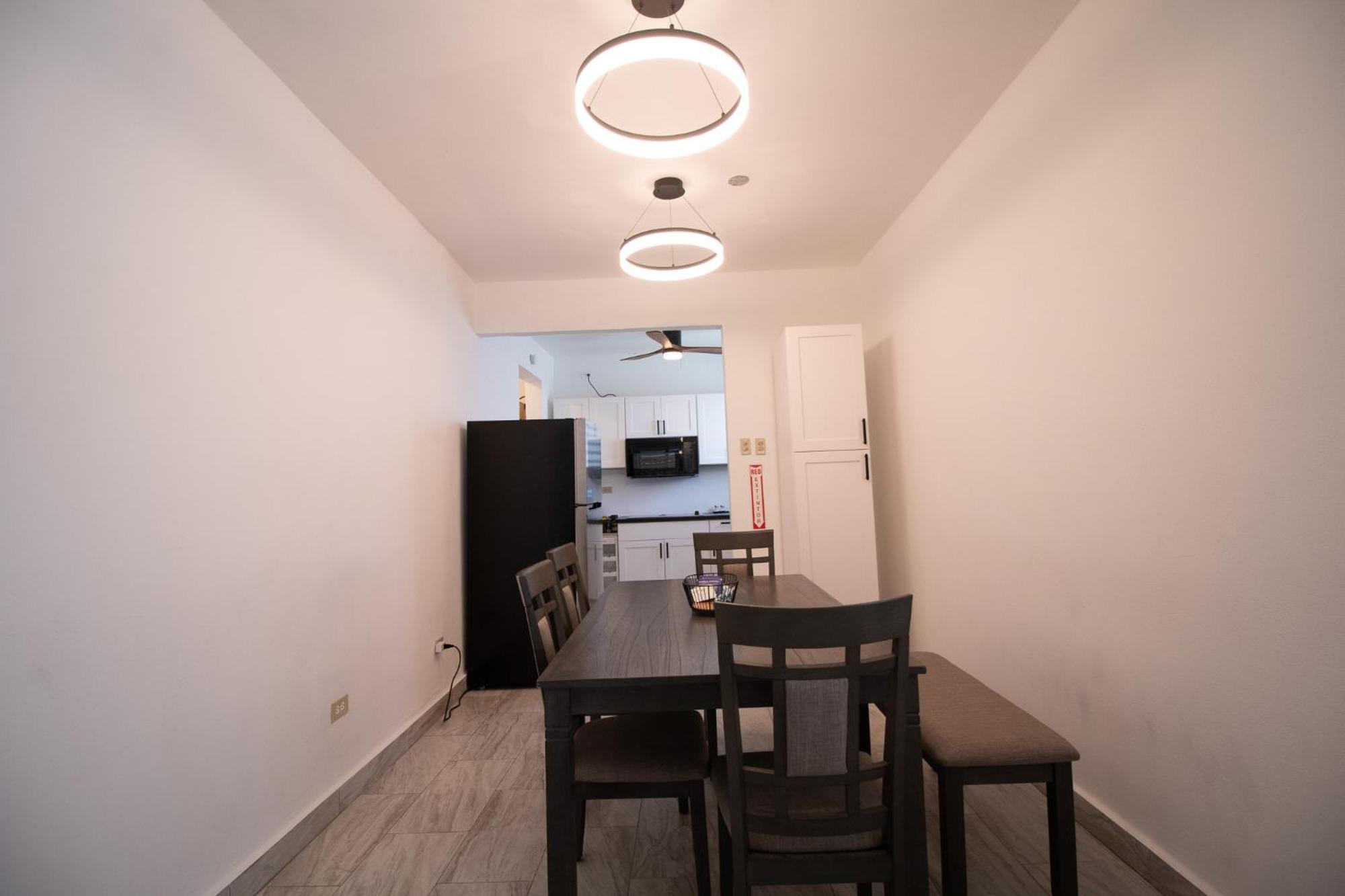 Apartment Entire Vacation In - Fits 10 *