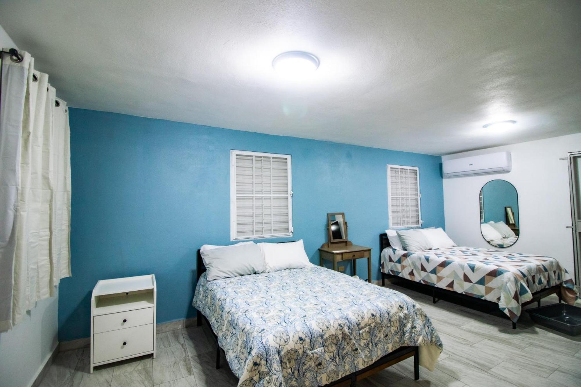 Apartment Entire Vacation In - Fits 10 *