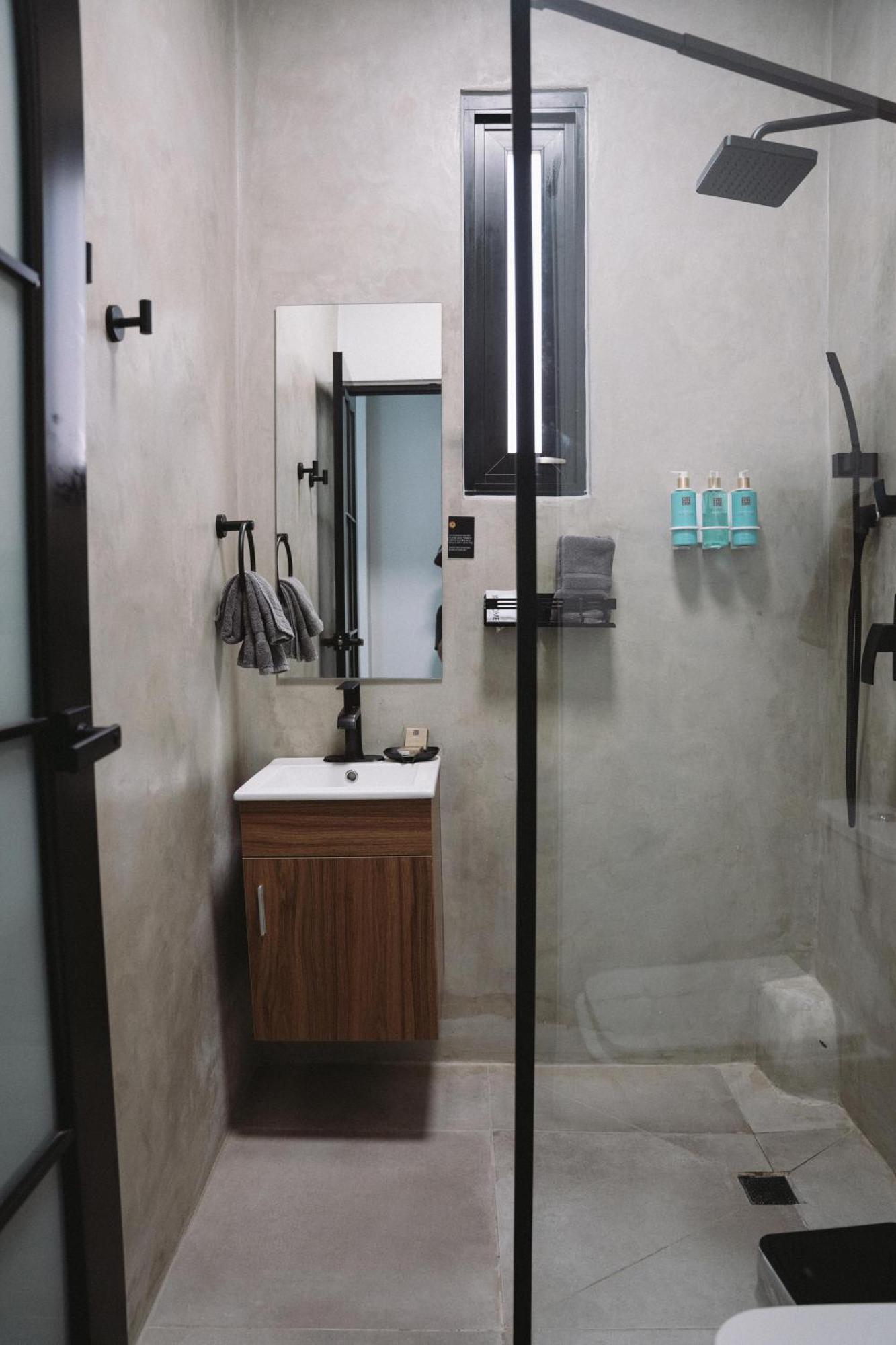 Hotel The Looking Glass 3*