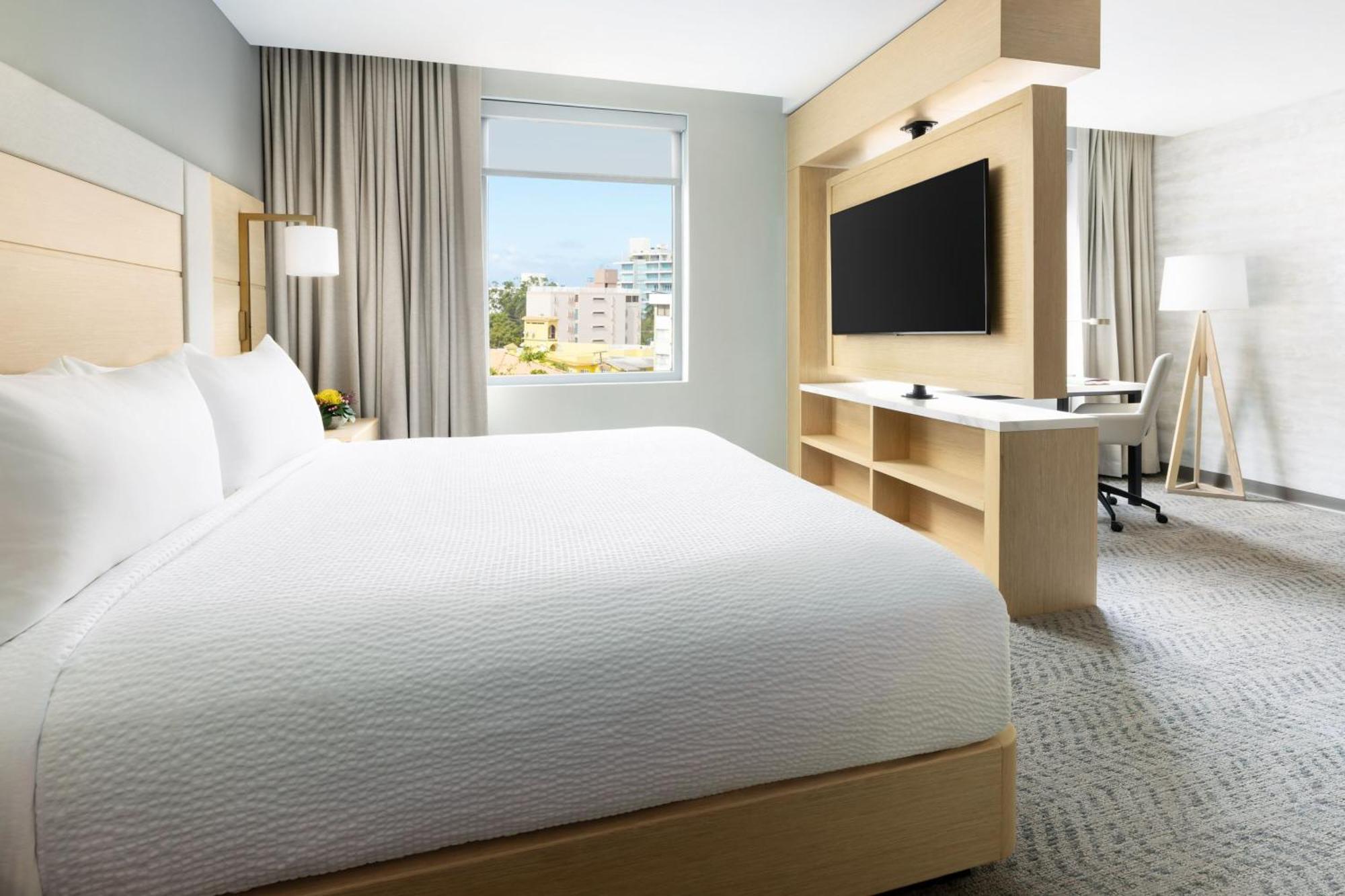 Hotel By Marriott Isla
