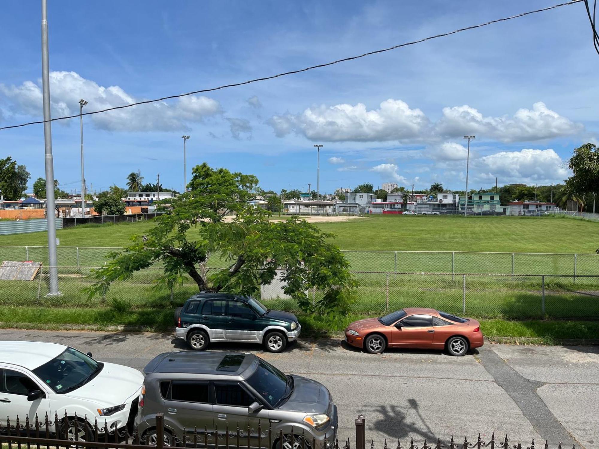 Apartment Breezy 1 Bed Apt, Short Ride From Airport And *