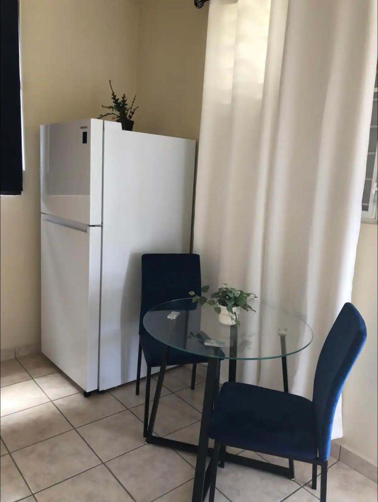 Apartment Breezy 1 Bed Apt, Short Ride From Airport And