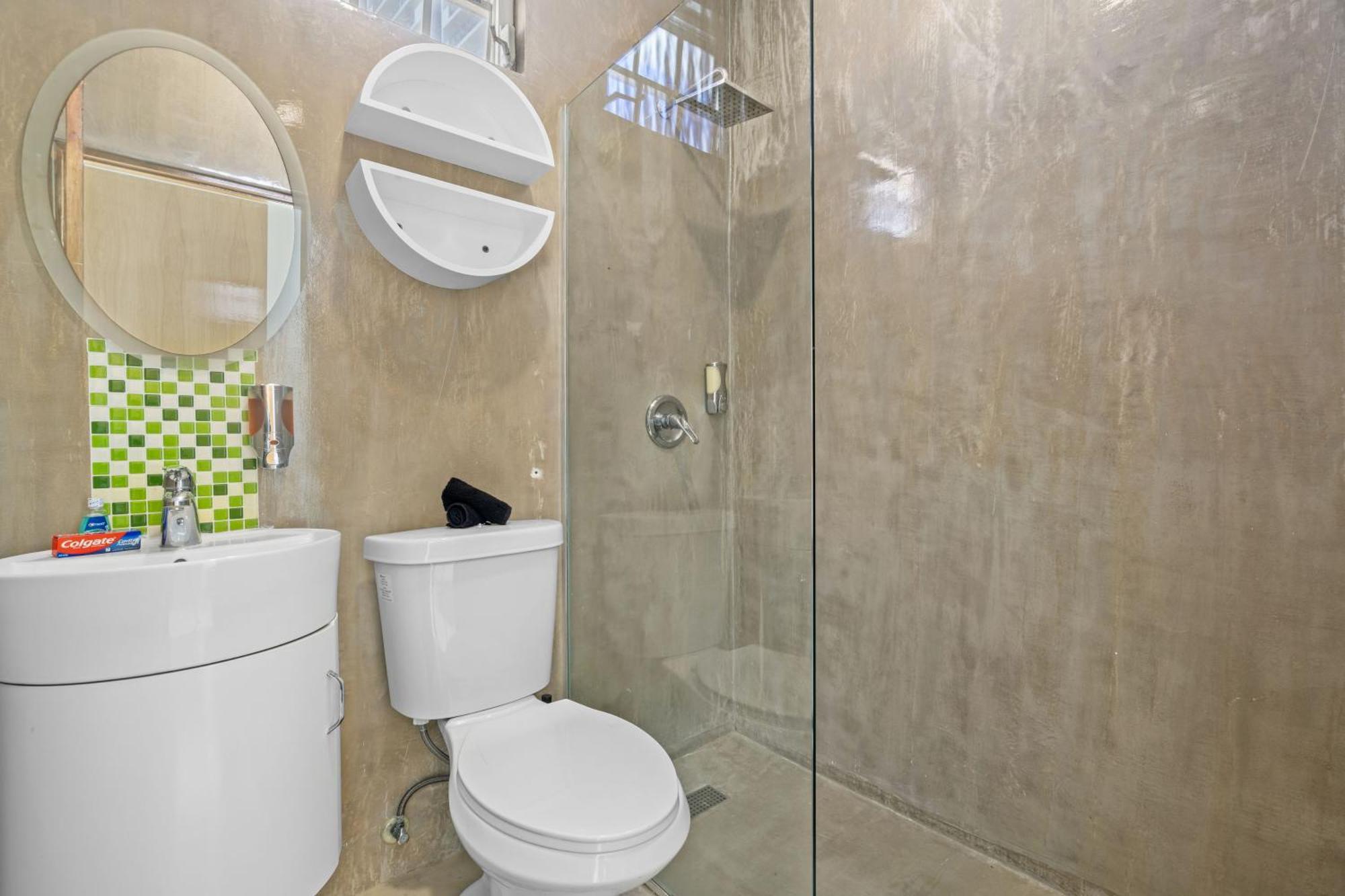 Apartment 1 Step From The Pool Pet Friendly *