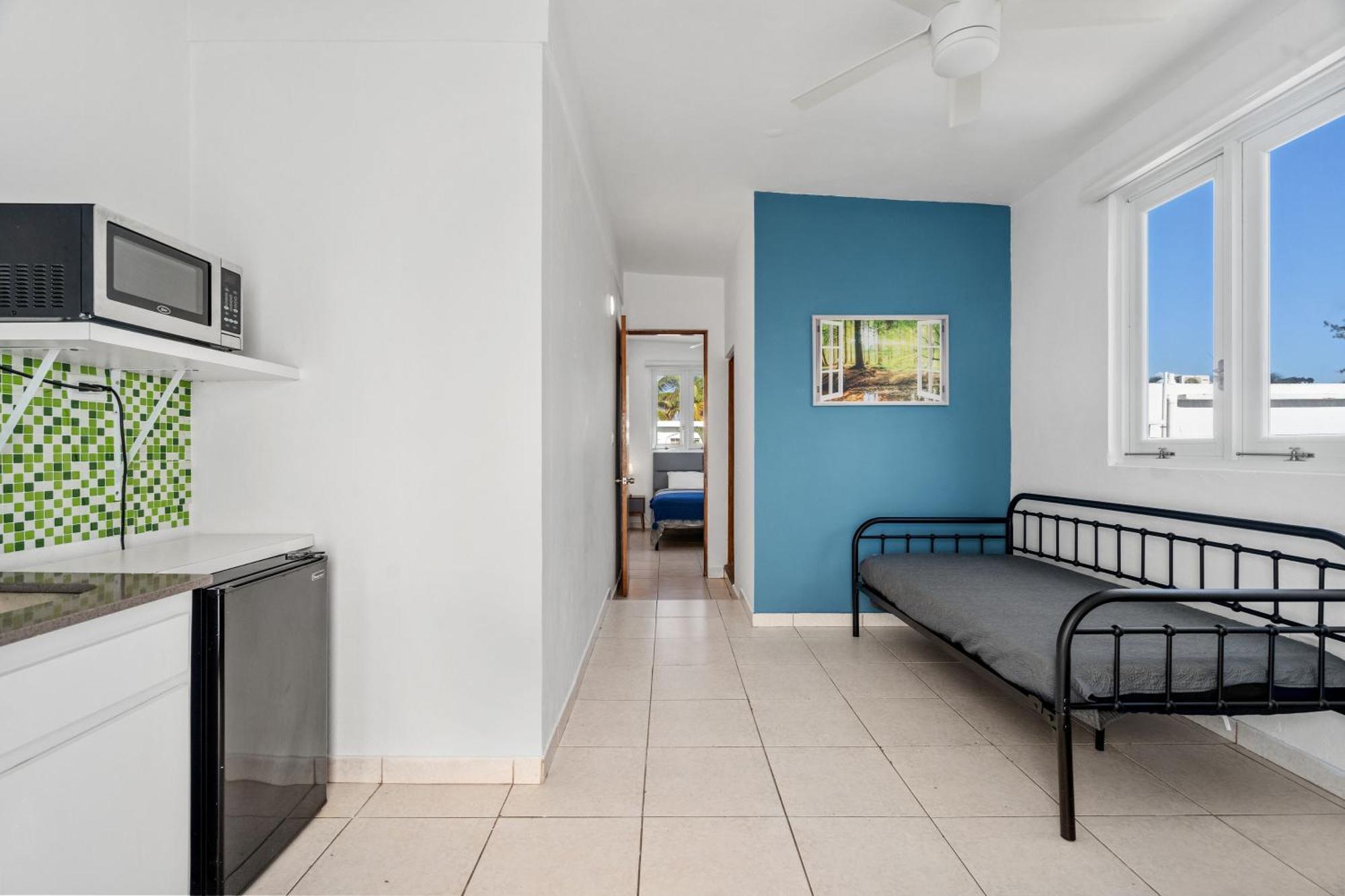 Apartment 1 Step From The Pool Pet Friendly *