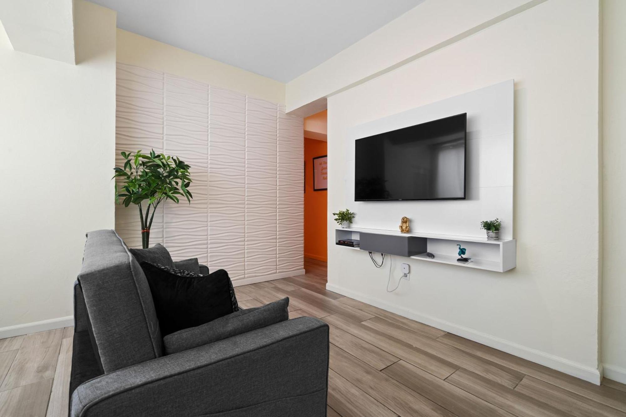 Otium Renovated Near The Free Snacks *