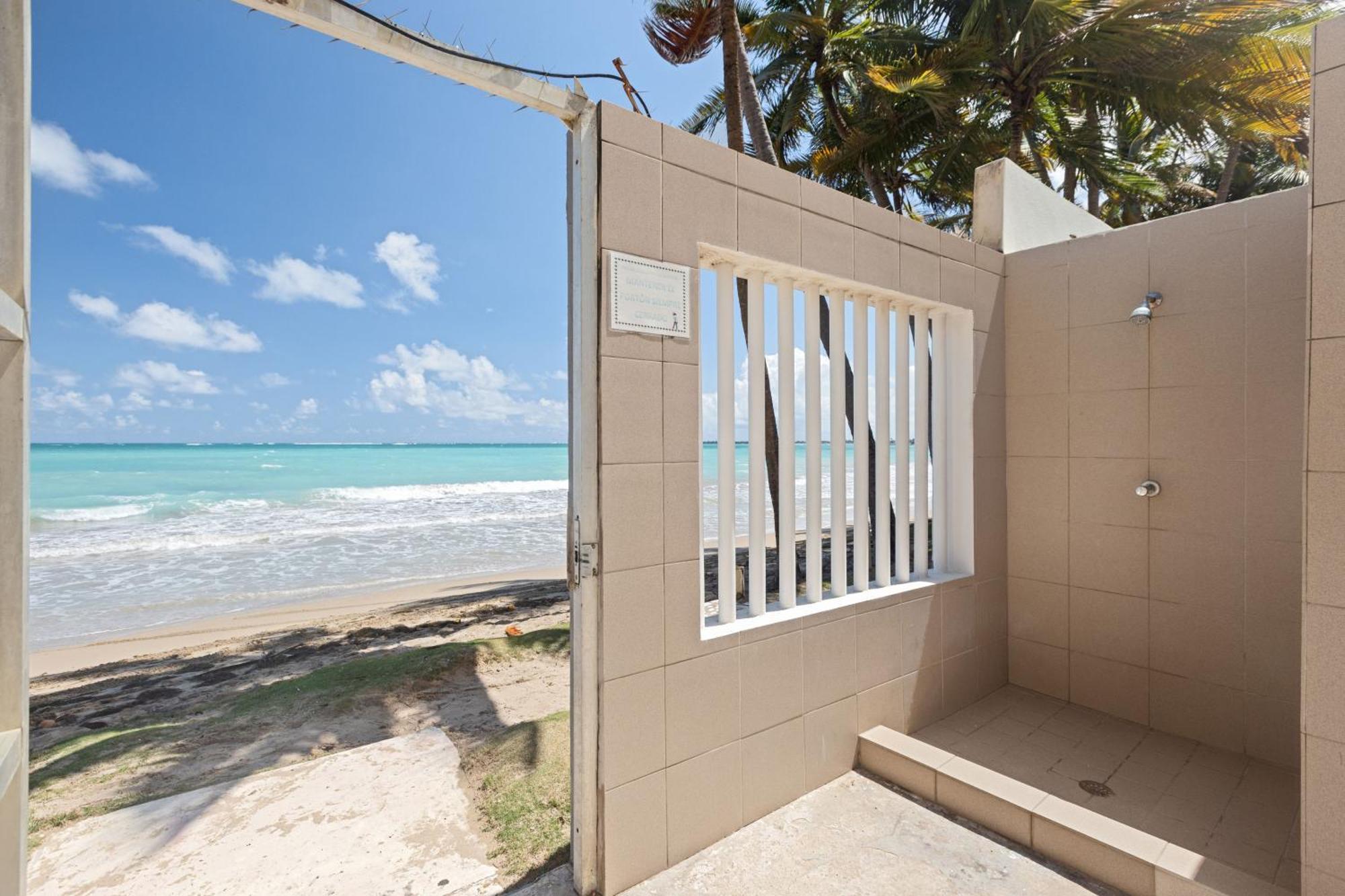Otium Amazing Beachfront Getaway With Balcony