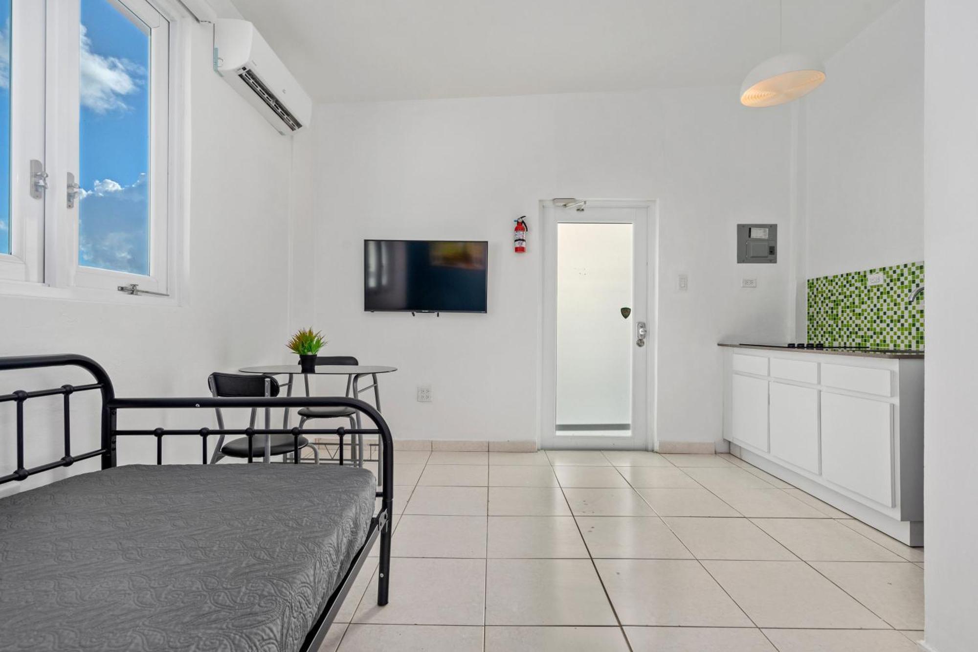 1 Step From The Pool Pet Friendly Apartment San Juan