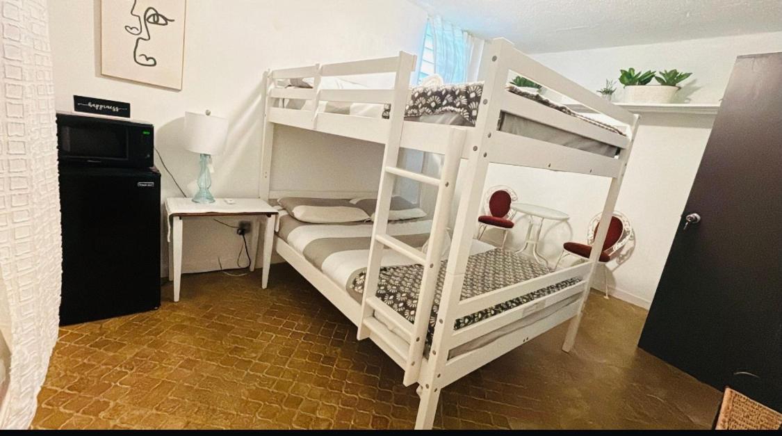 Cozy For 4 At Metro Area