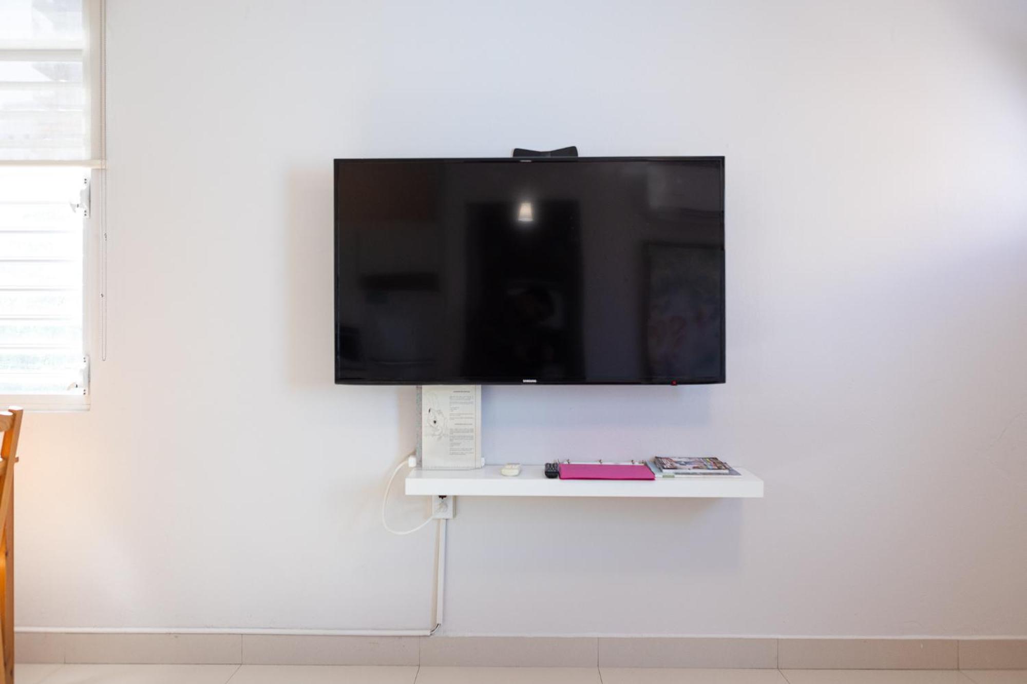 Apartment 202-beautiful Gem Near The With Free Parking