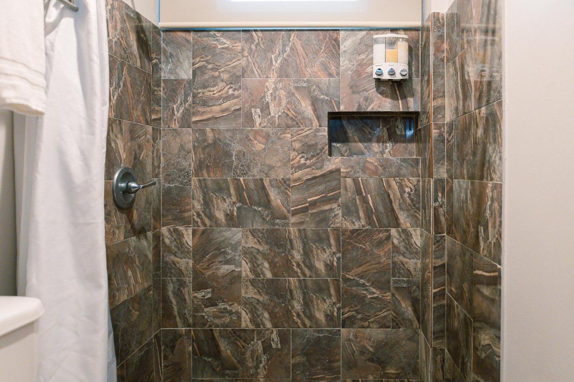 102-charming Renovated In The Near The With Free Parking *