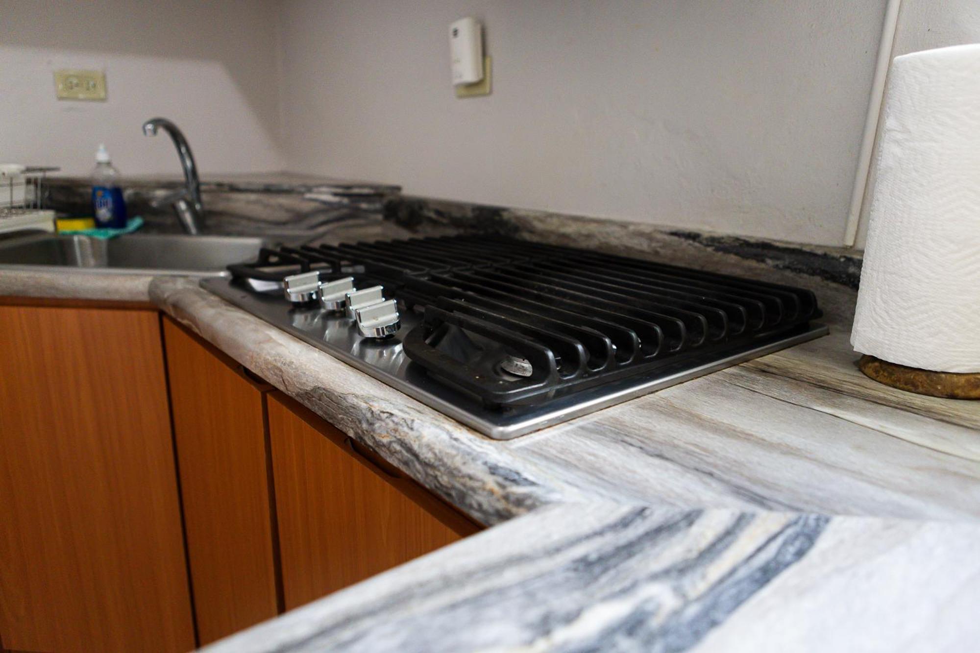 102-charming Renovated In The Near The With Free Parking