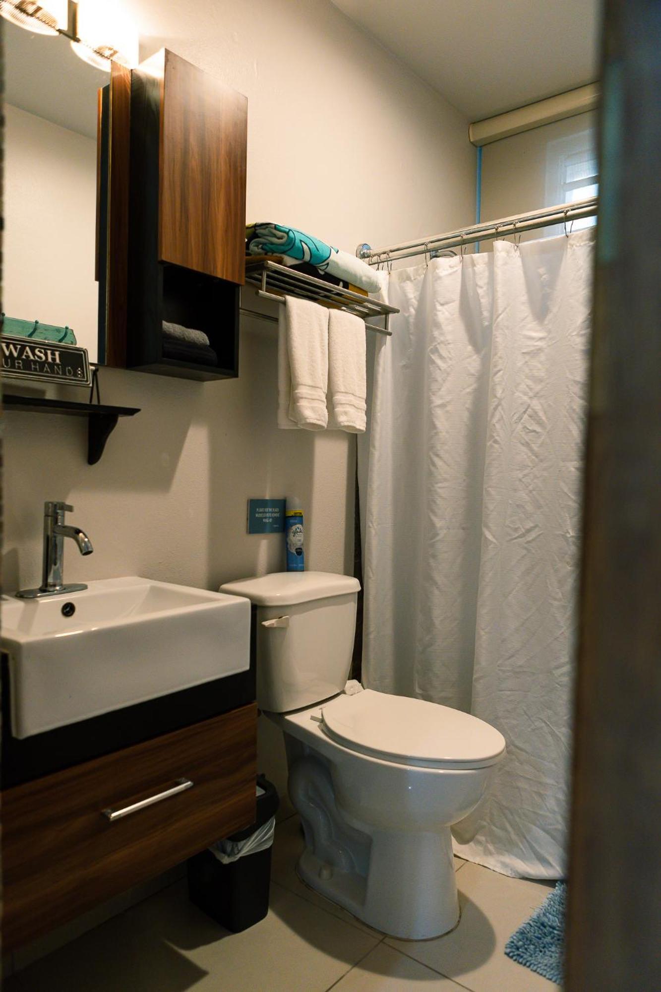 102-charming Renovated In The Near The With Free Parking Apartment