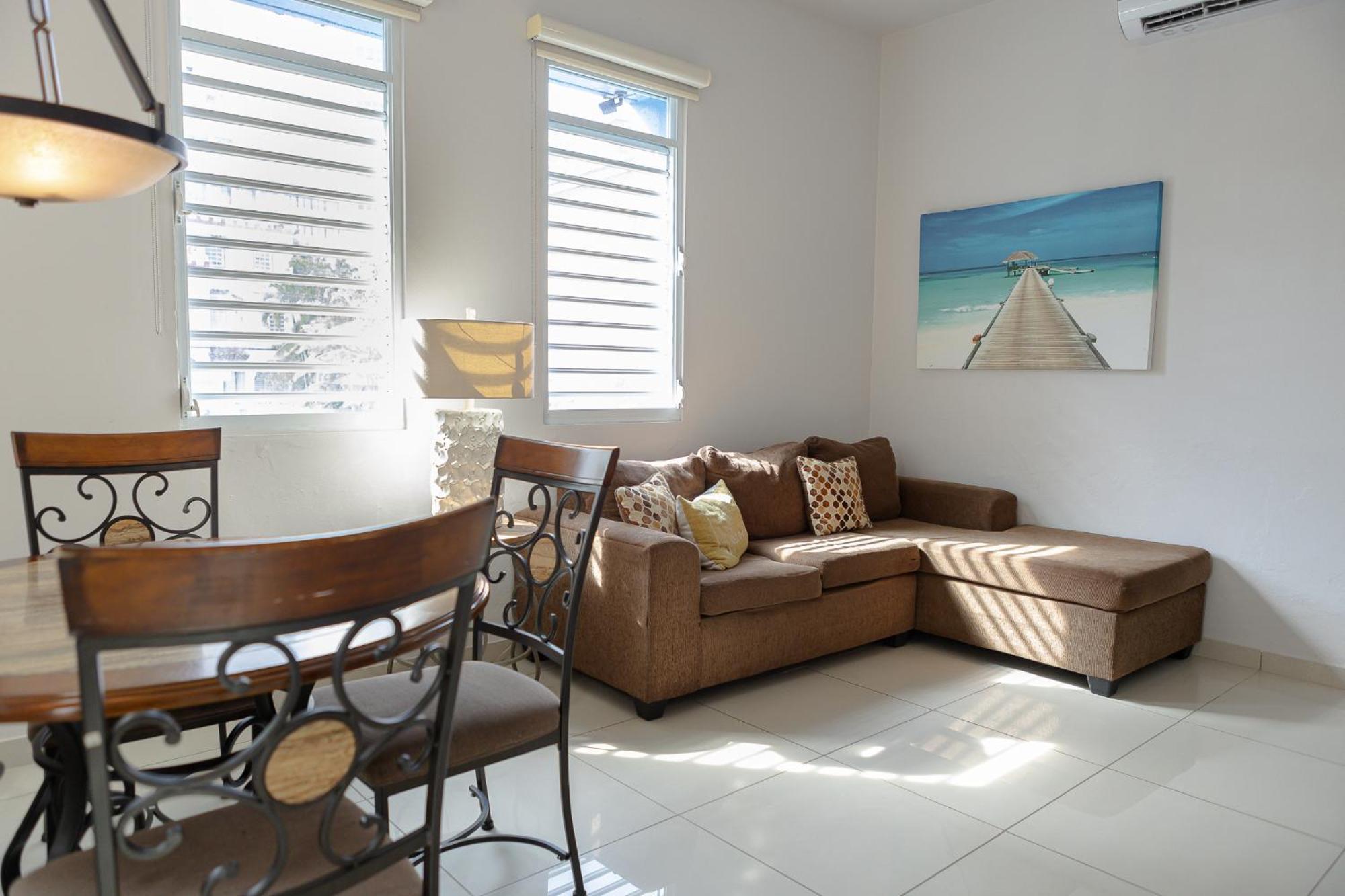 102-charming Renovated In The Near The With Free Parking