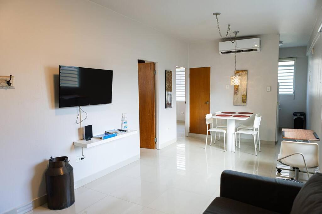 Apartment 203-tranquil Renovated Charm In The City, Near The With Free Parking *