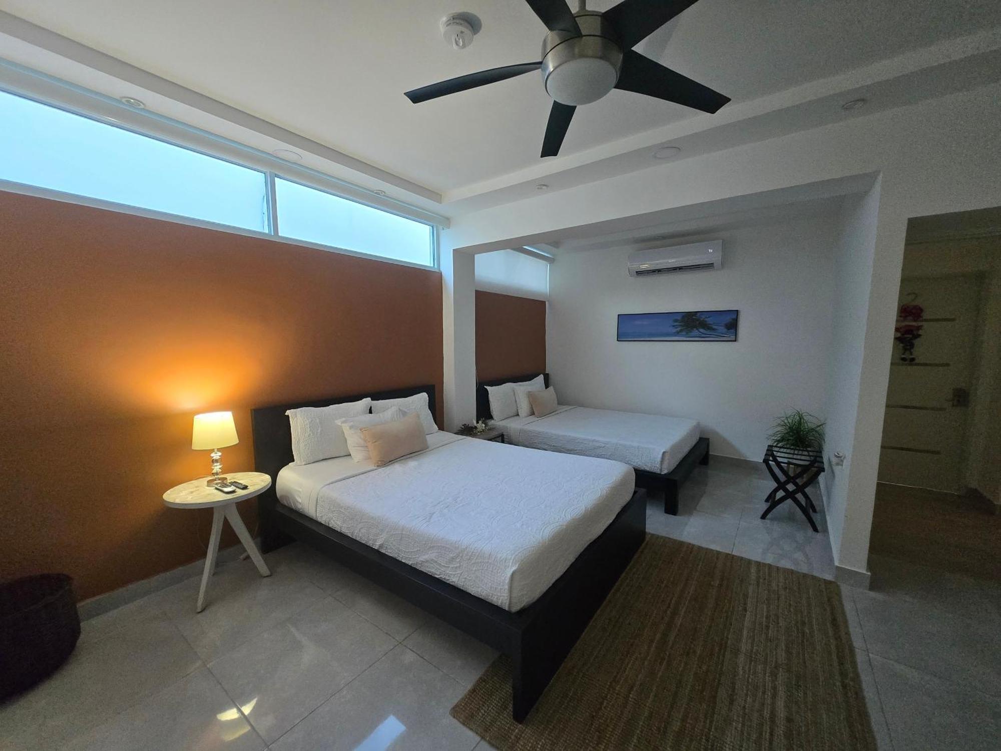 Elegant And Central Studio With Desk Guest house