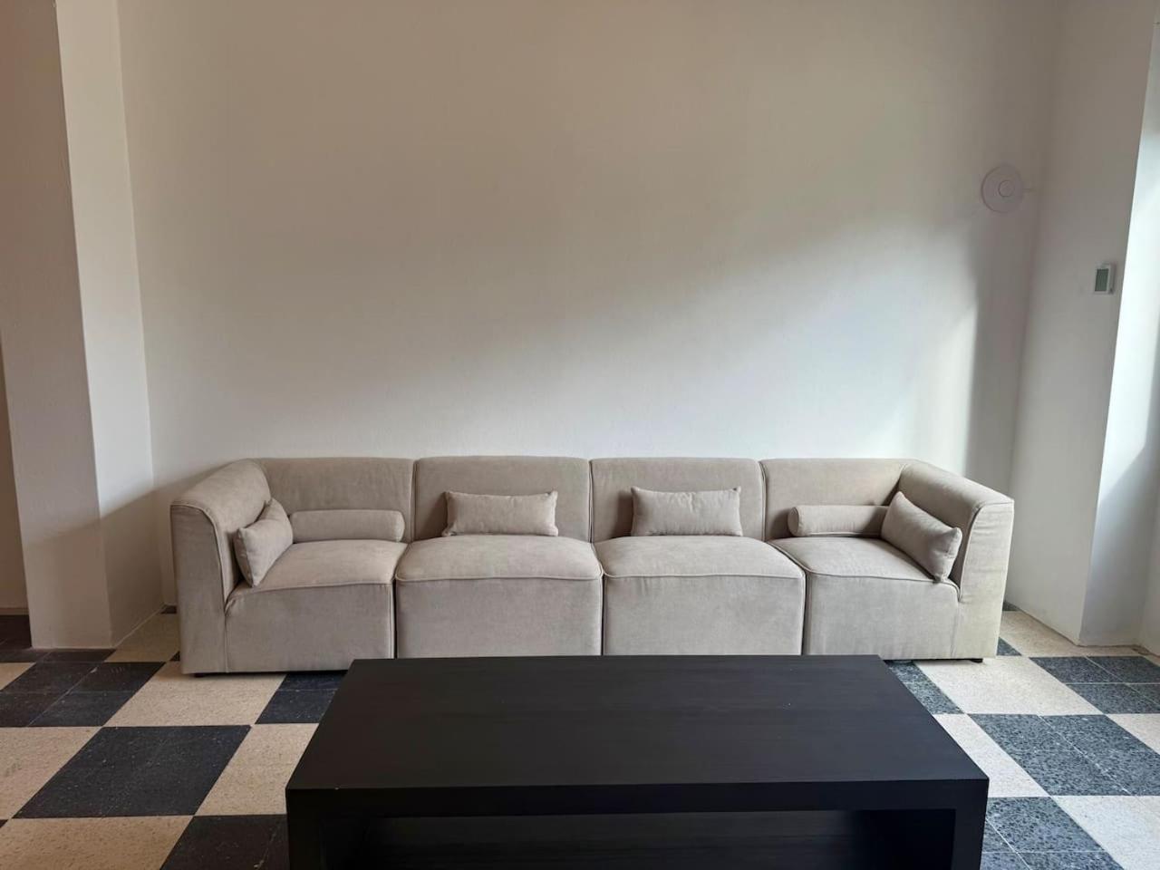 Historic Apartment,perfect Location Old Apartment