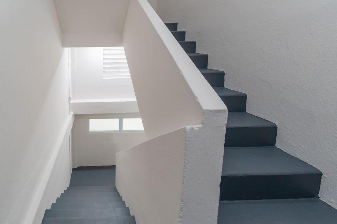 Modern 2-bedroom In Historic Old Apartment