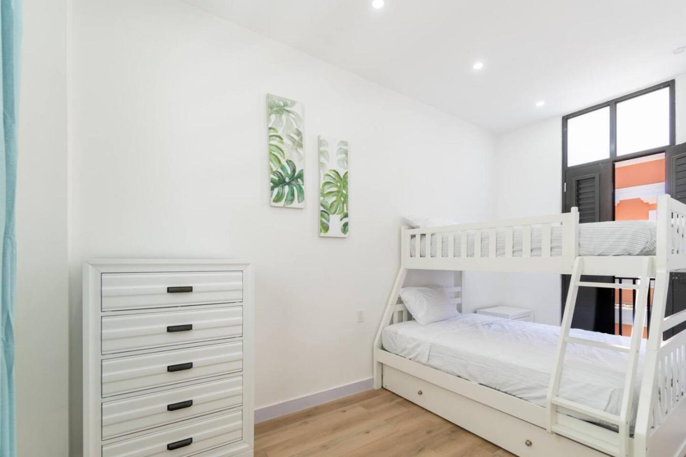 Modern 2-bedroom In Historic Old Apartment