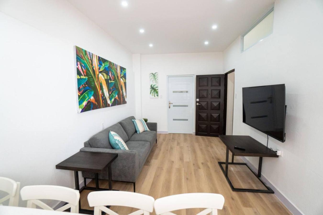Apartment Modern 2-bedroom In Historic Old