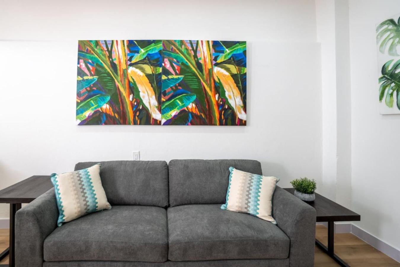 Modern 2-bedroom In Historic Old