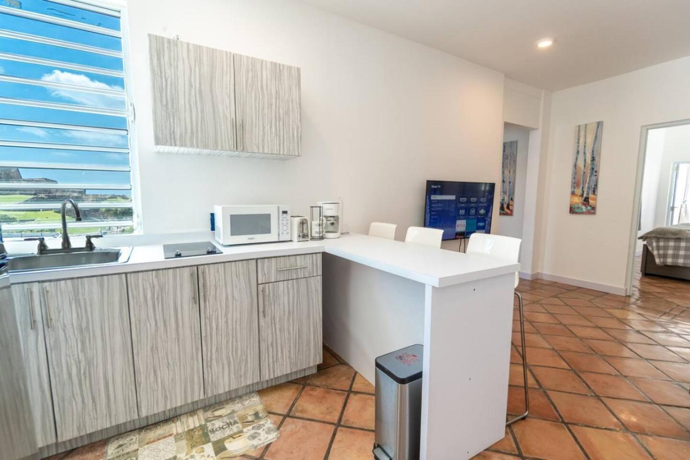 Modern 4-bedroom Penthouse In Historic Old