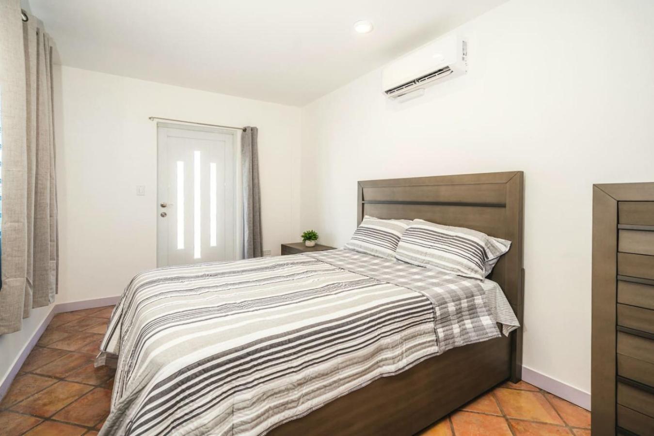 Modern 4-bedroom Penthouse In Historic Old *